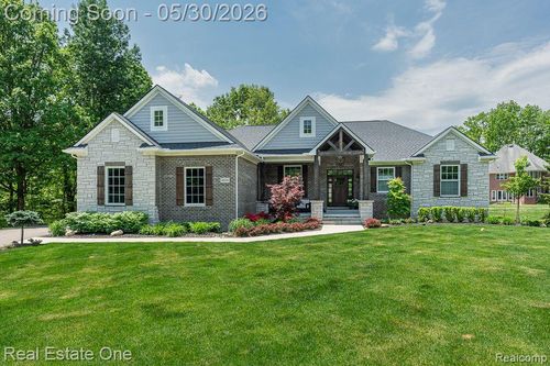 60553 Pennington Way, Rochester, MI, 48306-2066 | Card Image