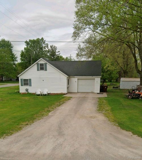 725 S 1st St, Chesaning, MI, 48616-1413 | Card Image