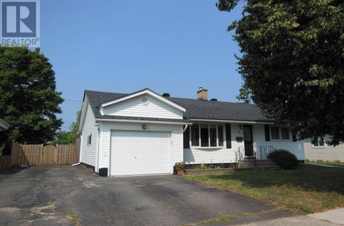 61 Pageant Dr, Sault Ste. Marie, ON, P6B5J7 | Card Image