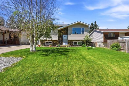 38 Meadowview Close, Sylvan Lake, AB, T4S1J2 | Card Image
