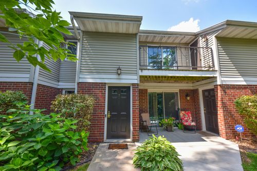 16811062 Ashbury Cir, Germantown, WI, 53022-5623 | Card Image