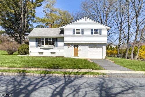 15 Beechwood Dr, Succasunna, NJ, 07876-1171 | Card Image