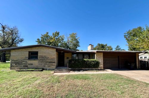 1105 N 7th St, Arkansas City, KS, 67005-2021 | Card Image