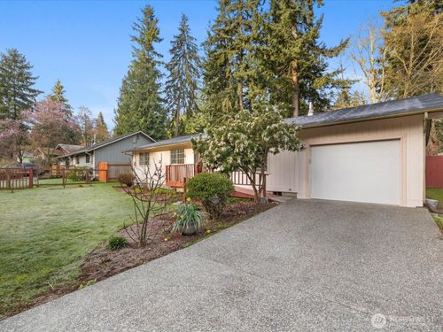 7822 Songbird Way, Clinton, WA, 98236-9234 | Card Image