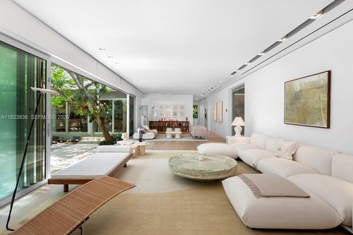 11 Lagorce Cir, Miami Beach, FL, 33141-4519 | Card Image