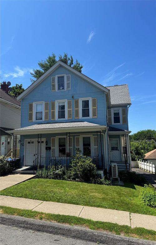 33 Bank St, Walden, NY, 12586-1222 | Card Image