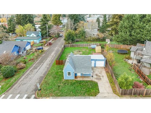 108 South St, Silverton, OR, 97381-1929 | Card Image