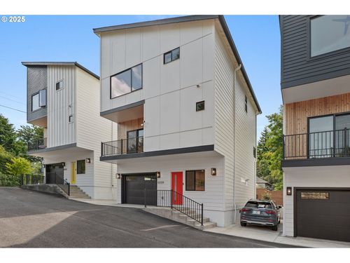 10729 Ne Fremont St, Portland, OR, 97220-2763 | Card Image
