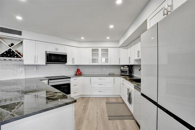 APT-403 - 1340 Ocean Blvd, Condo with 2 bedrooms, 2 bathrooms and null parking in Pompano Beach FL | Image 31