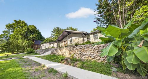 7725 S Quebec Ave, Tulsa, OK, 74136-8104 | Card Image
