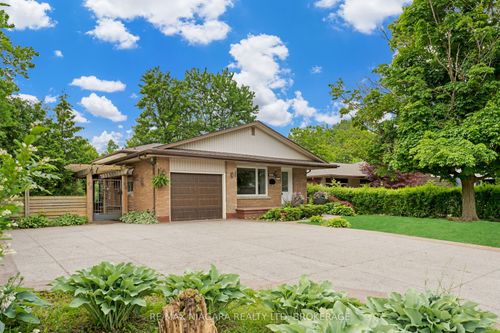 425 Fitch St, Welland, ON, L3C4W7 | Card Image