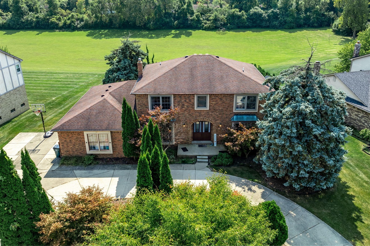 Fountain Dr, Troy, MI 48098