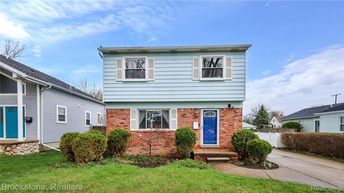 21729 Ridgeway St, Saint Clair Shores, MI, 48080-4082 | Card Image