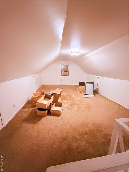 22417 Fairbury Ave, Queens Village, NY, 11428-1927 | Card Image