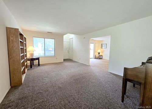 150 Birchwood Rd, Coram, NY, 11727-3633 | Card Image