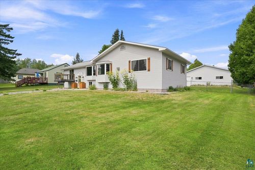 915 9th Ave, Two Harbors, MN, 55616-1332 | Card Image