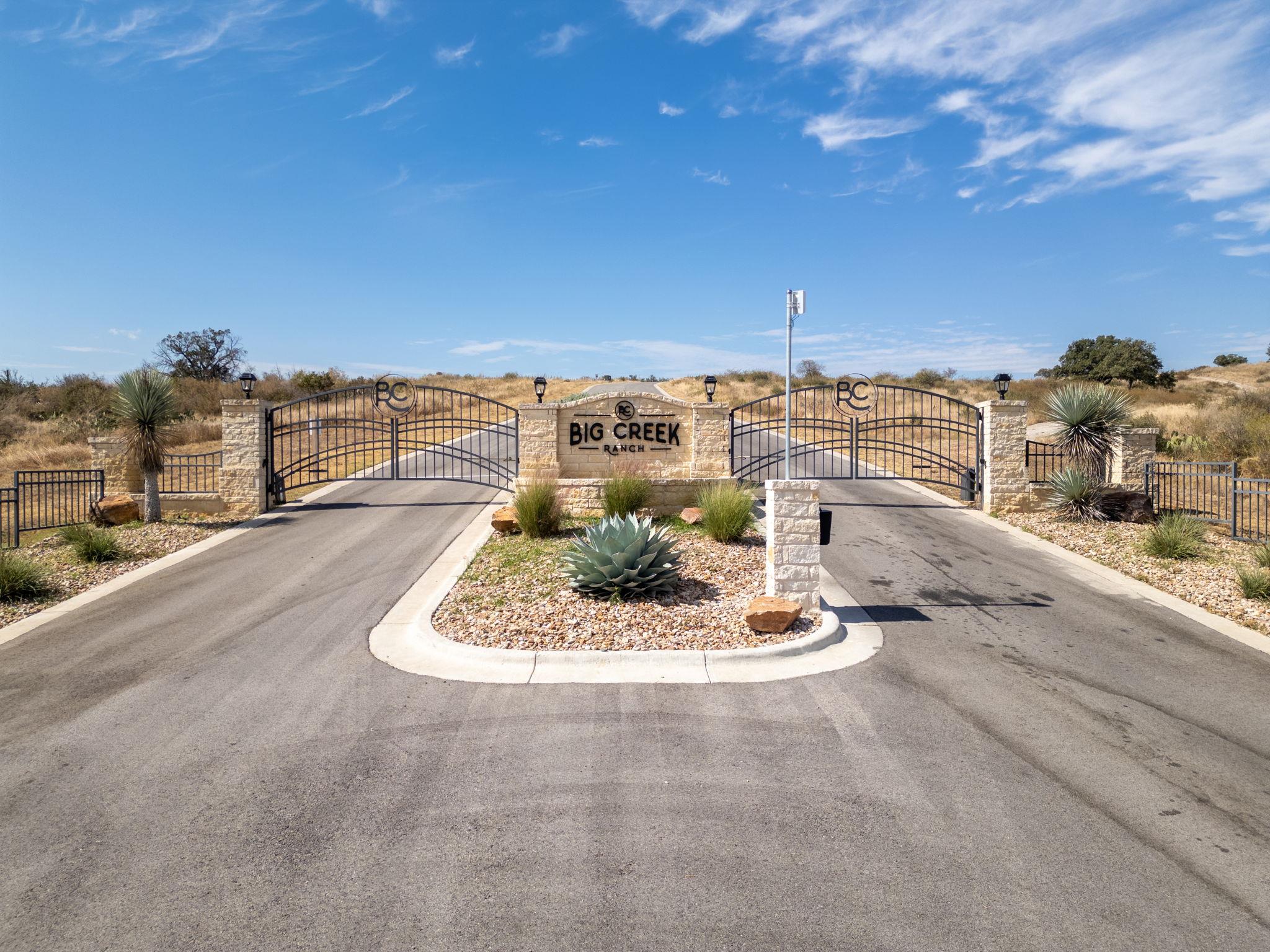 Land in Kingsland 4