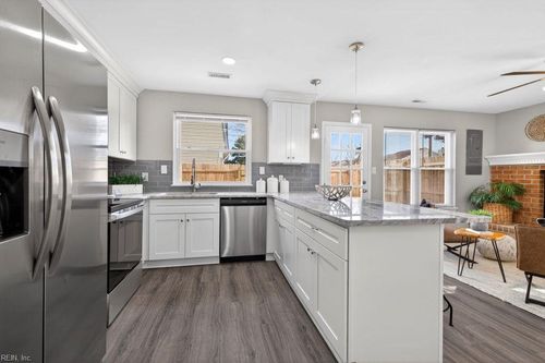 979 Smoke Tree Ln, Virginia Beach, VA, 23452-4864 | Card Image