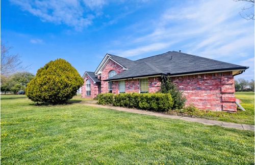 990 Treehouse Ln, Red Oak, TX, 75154-5424 | Card Image