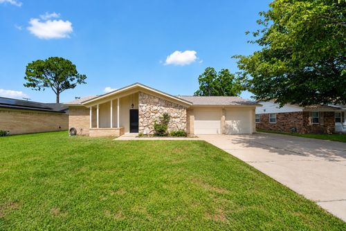 2102 Jeannette Ct, Arlington, TX, 76010-8510 | Card Image