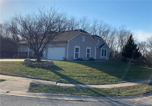 2224 158th St, Smithville, MO, 64089-9110 | Card Image