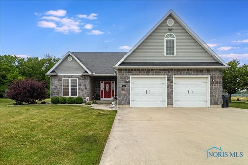 720 Westfield Dr, Gibsonburg, OH, 43431-1370 | Card Image