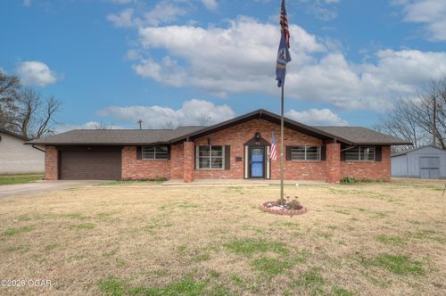 1015 Quail Creek Dr, Miami, OK, 74354-3835 | Card Image