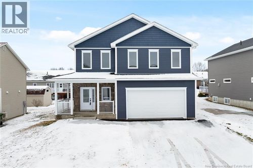 735 Hillcrest Dr, Fredericton, NB, E3A5K7 | Card Image