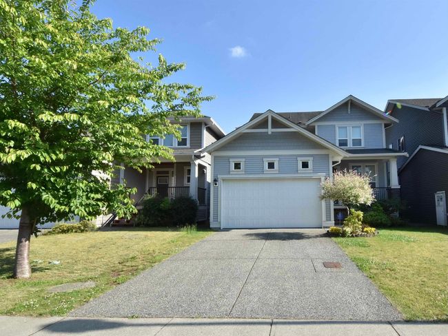 Craftsman-style home with concrete driveway and a front lawn | Image 40