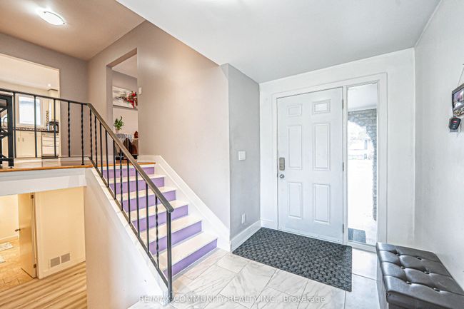 702 Castleguard Cres, House other with 4 bedrooms, 2 bathrooms and 4 parking in Burlington ON | Image 4