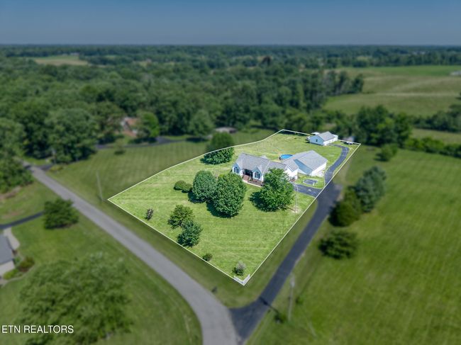 1036 Circle Dr, House other with 3 bedrooms, 2 bathrooms and null parking in Jamestown TN | Image 44