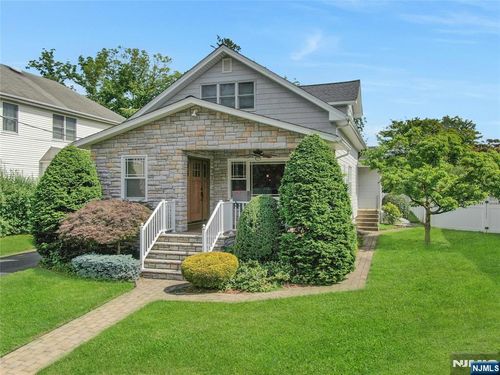 98 Wheeler Ave, Westwood, NJ, 07675-1929 | Card Image