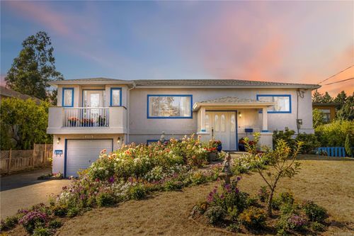 2726 Claude Rd, Langford, BC, V9B5T6 | Card Image