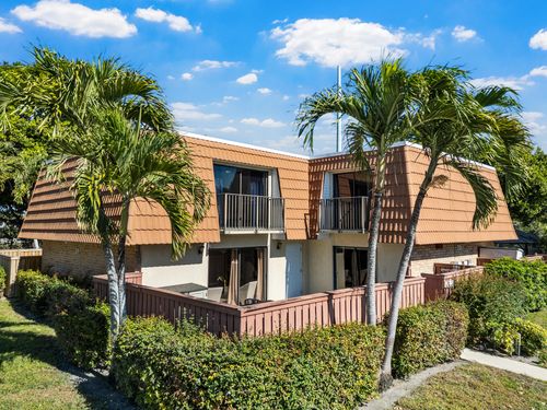 2889-2889 Waterford Dr N, Deerfield Beach, FL, 33442-5961 | Card Image