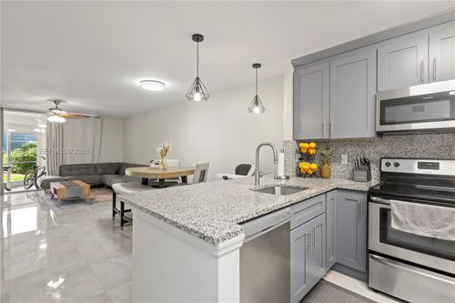 apt-103-400 Se 10th St, Deerfield Beach, FL, 33441-5559 | Card Image