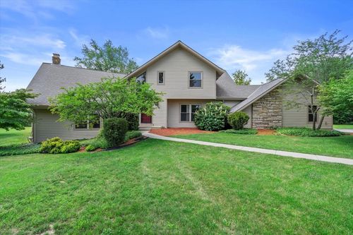 1555 W Spruce Court, River Hills, WI, 53217 | Card Image