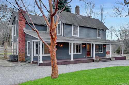 42 Blydenburgh Ln, Stony Brook, NY, 11790-2123 | Card Image