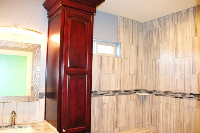 Master Bathroom | Image 21