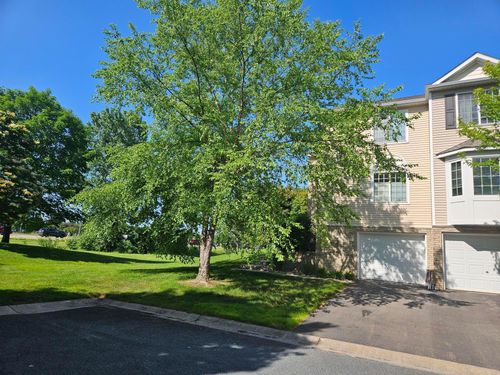 7792 Village Pl, Chanhassen, MN, 55317-4430 | Card Image
