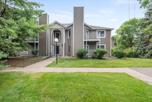1002-742 County Road F W, Shoreview, MN, 55126-2996 | Card Image