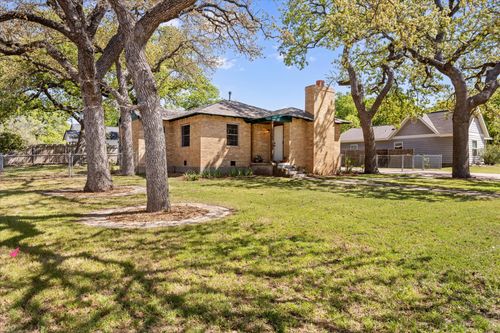 201 E 3rd St, Weatherford, TX, 76086-2111 | Card Image