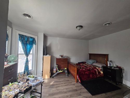 603 Nott St, Schenectady, NY, 12308-2217 | Card Image