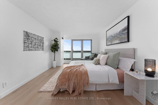 3211 - 10 Yonge St, Condo with 2 bedrooms, 2 bathrooms and null parking in Toronto ON | Image 25