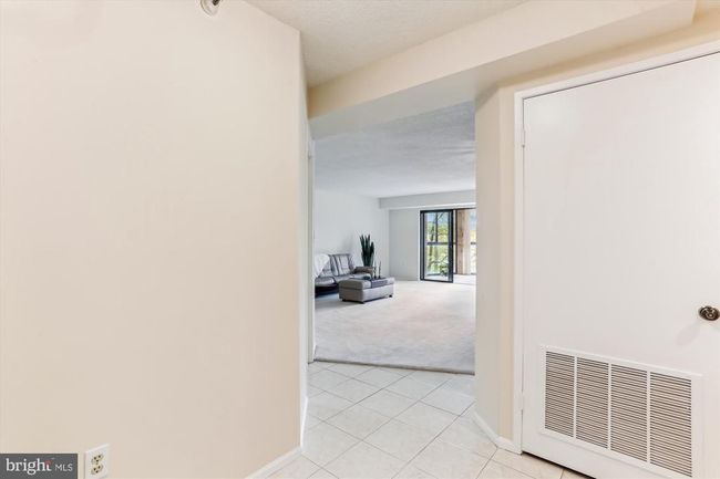 1-424 - 15101 Interlachen Dr, Condo with 2 bedrooms, 2 bathrooms and null parking in SILVER SPRING MD | Image 8