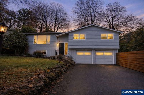 2042 Summit Ave Nw, Salem, OR, 97304-2720 | Card Image