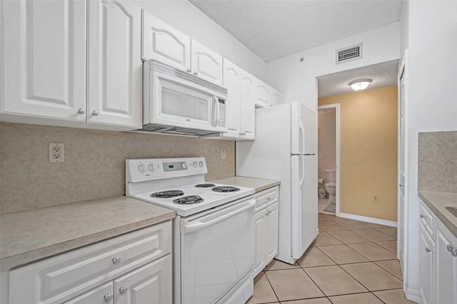 APT-203 - 7085 Nova Dr, Condo with 3 bedrooms, 2 bathrooms and null parking in Davie FL | Image 9