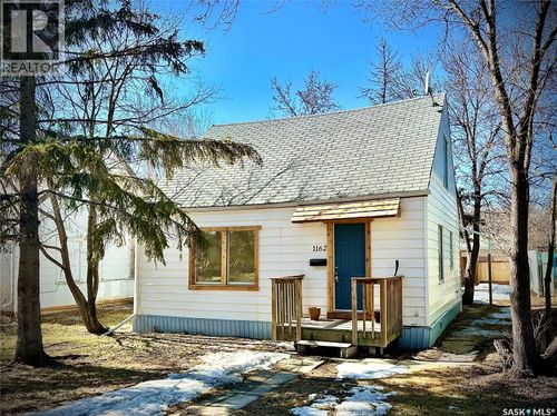 1162 Queen St, Regina, SK, S4T4B2 | Card Image