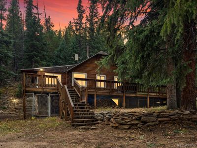 Cabin at dusk | Image 2