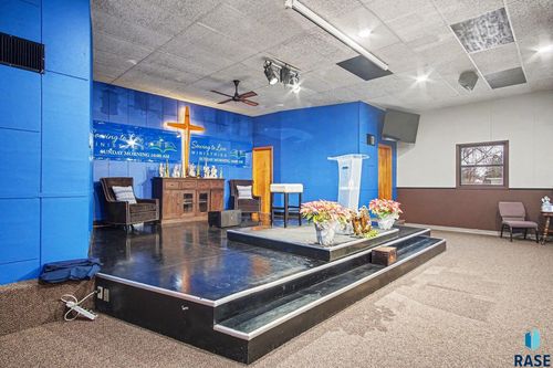 610 Ne 3rd St Street, Madison, SD, 57042 | Card Image