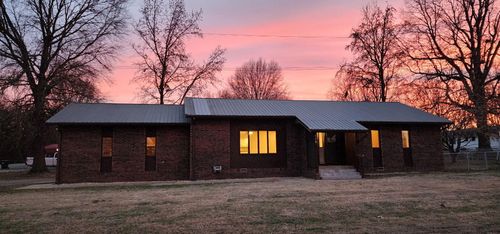 806 E Springfield St, Aurora, MO, 65605-2532 | Card Image